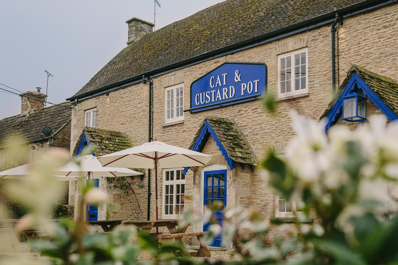 Cat And Custard Pot Inn Shipton Moyne 외부 사진